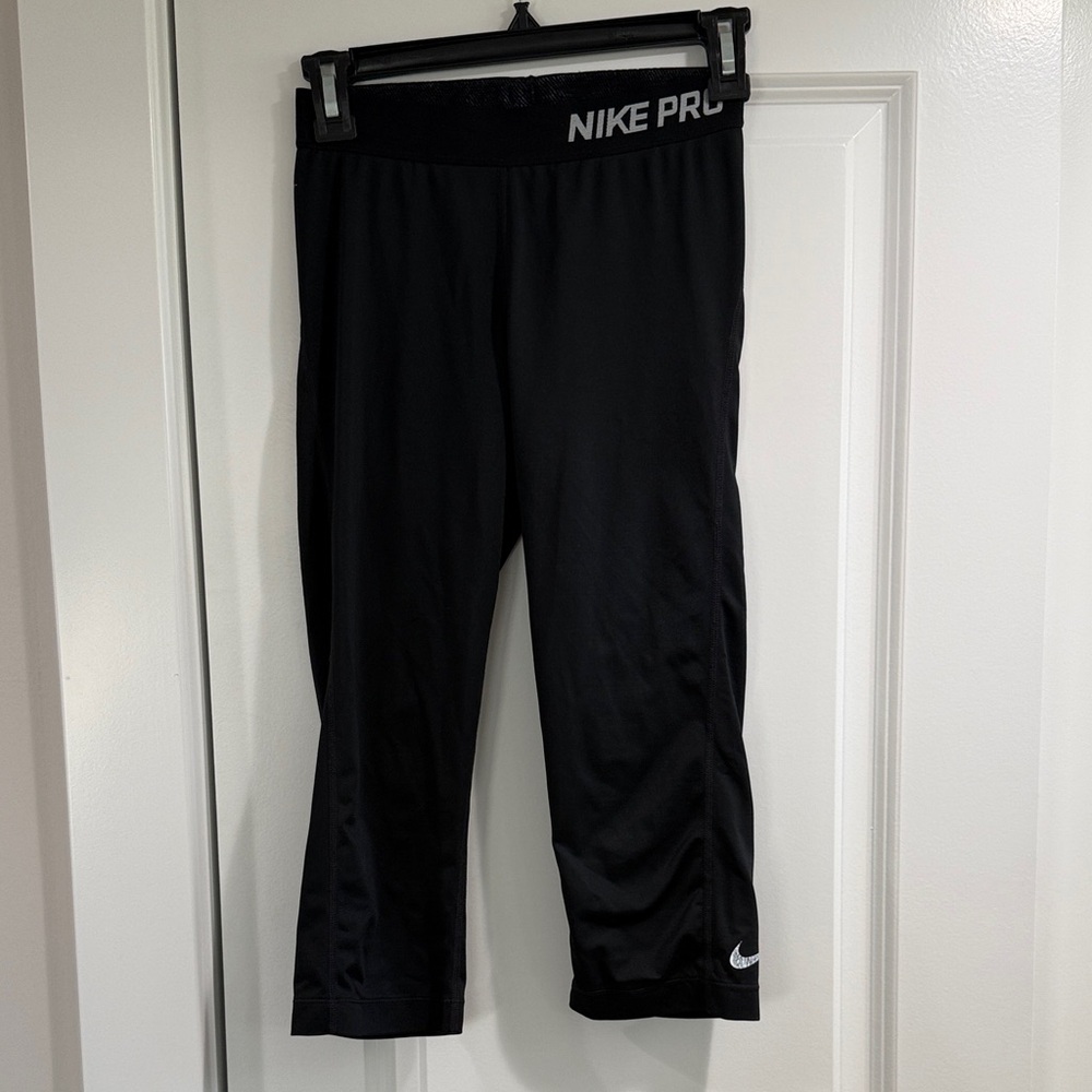 Nike Pro Black Cropped Leggings
